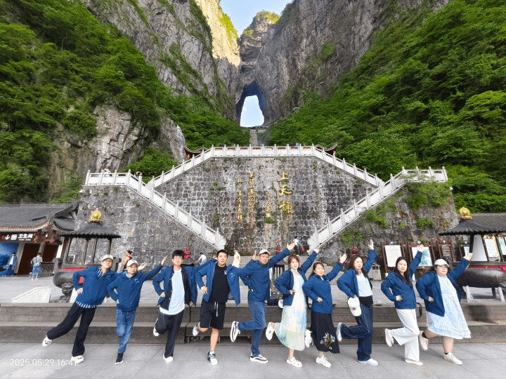 Hiplastics Team Outing In HuNan插图1